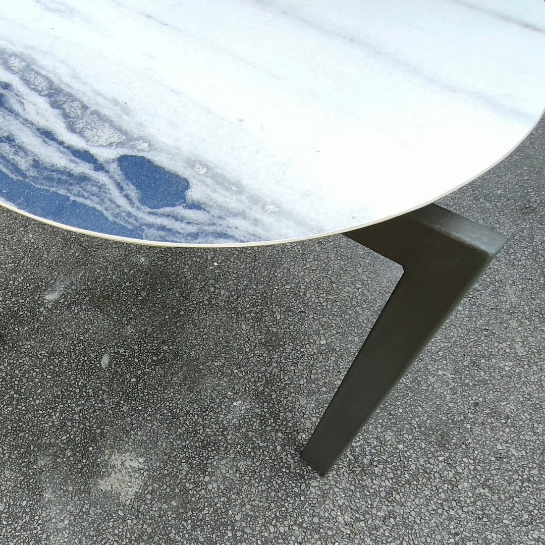 The Erlank War-of-the-Worlds Side Table WHITE/BLUE (s)